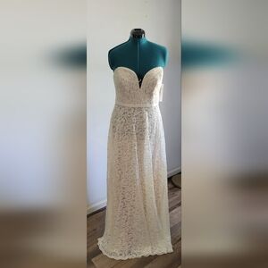 Elegant Cream Lace Wedding Dress Plus Size